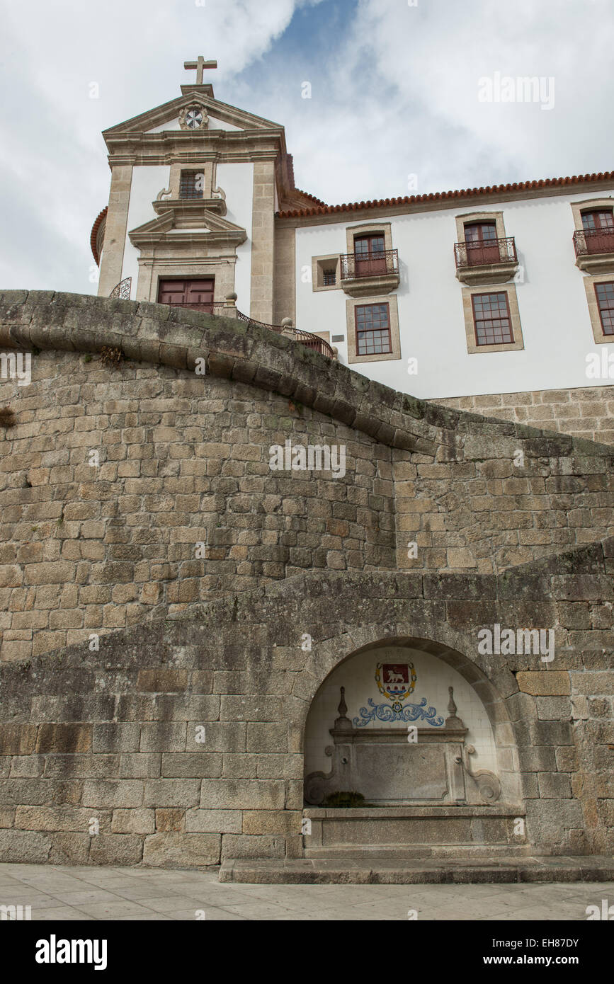 Amarante, fontana, la scala e la chiesa Foto Stock