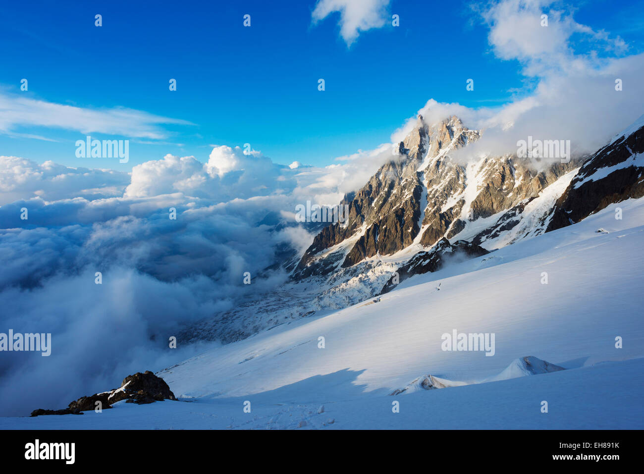 L'Europa, Francia, Haute Savoie, Rodano Alpi, la valle di Chamonix, Aiguille du Midi Foto Stock