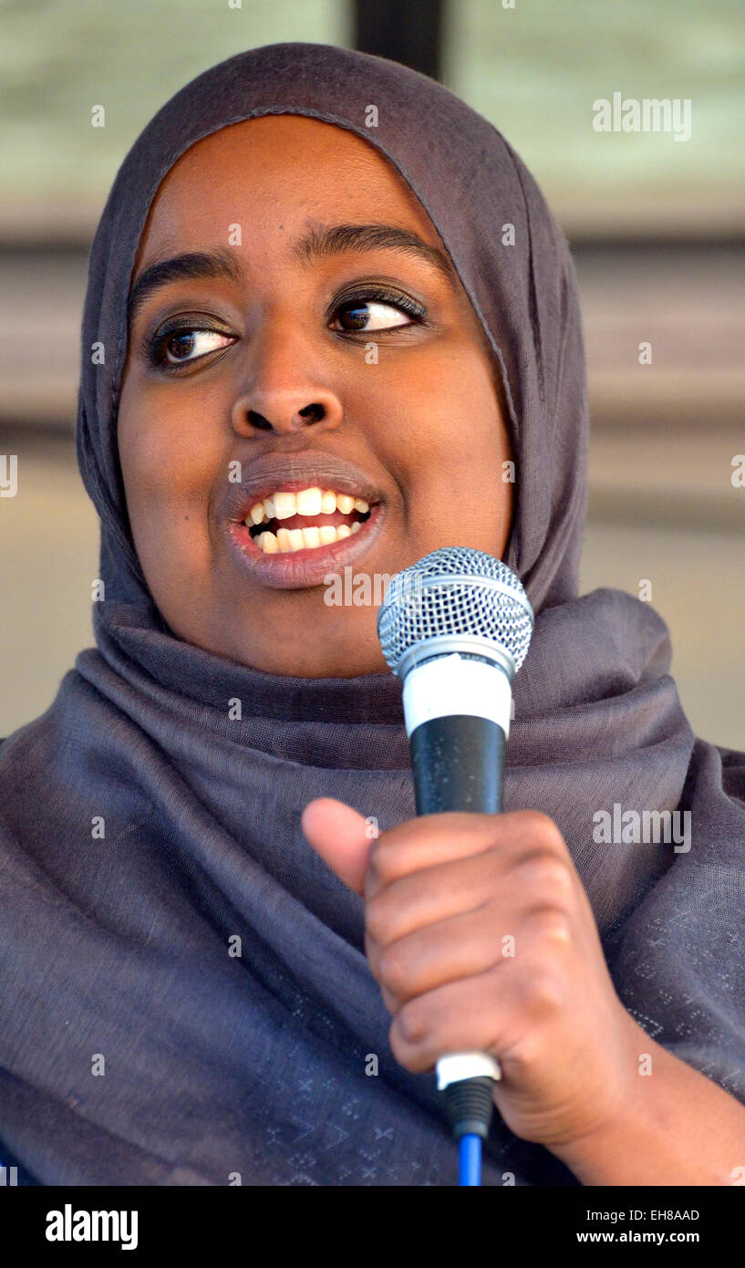 Fatima-Zahara Ibrahim - clima attivista e diruttori, Regno Unito clima della gioventù di coalizione, parlando al momento di agire clima marzo, Lond Foto Stock