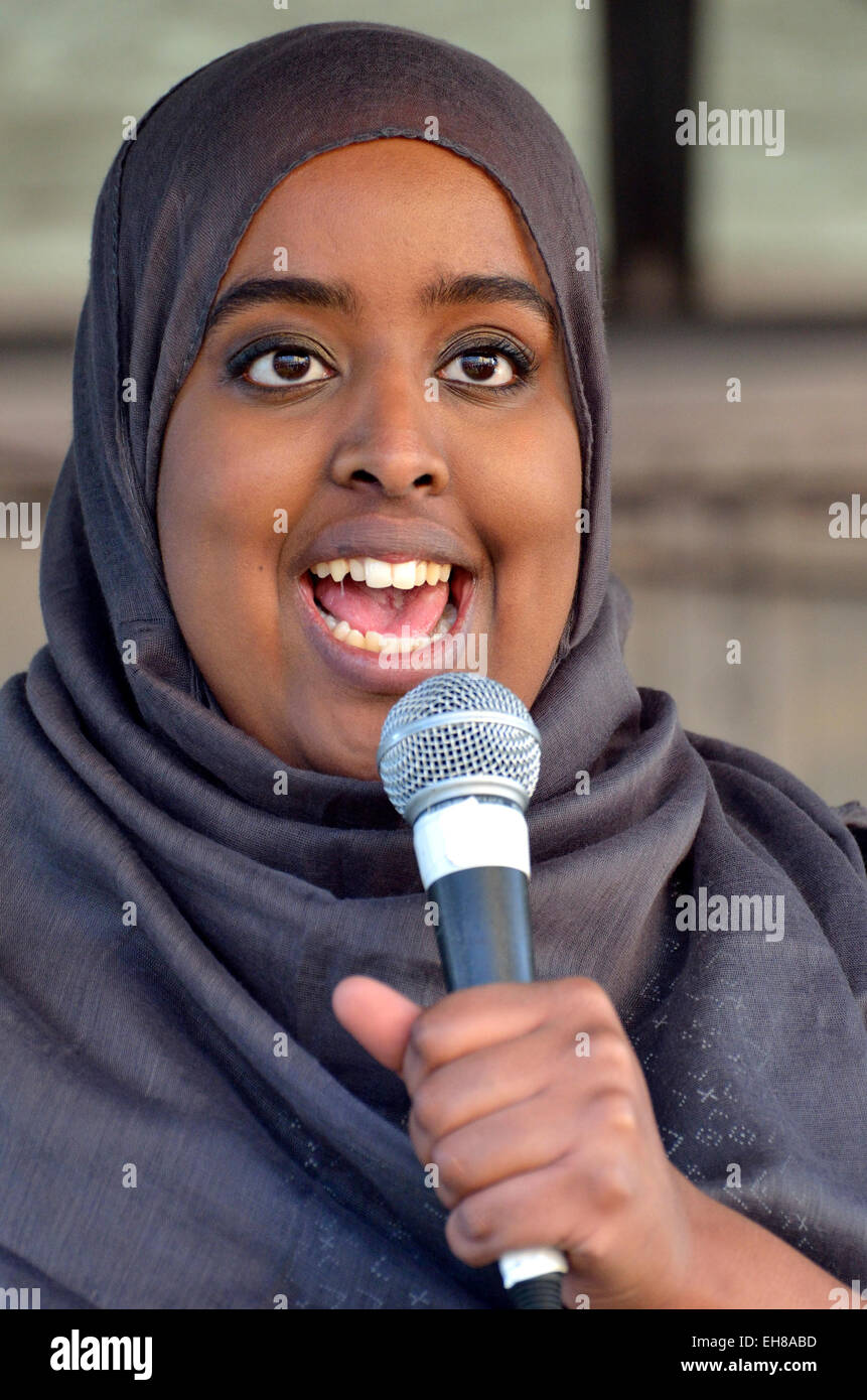 Fatima-Zahara Ibrahim - clima attivista e diruttori, Regno Unito clima della gioventù di coalizione, parlando al momento di agire clima marzo, Lond Foto Stock