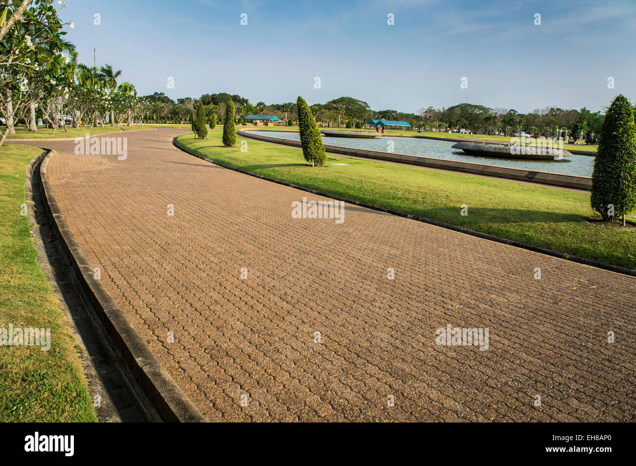 A piedi il passaggio pedonale parco giardino prato spazio Foto Stock