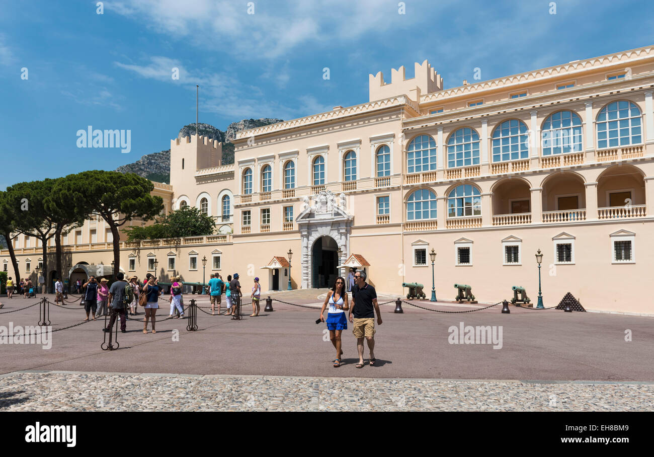 Il Palazzo Reale di Monaco, in Europa con i turisti Foto Stock