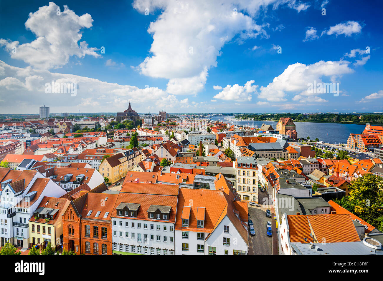 Rostock, Germania vecchio lo skyline della citta'. Foto Stock
