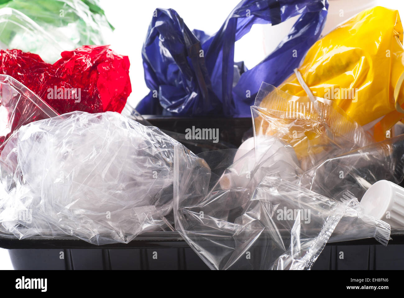 Vari imballaggi di plastica e i sacchetti per il riciclaggio. Foto Stock