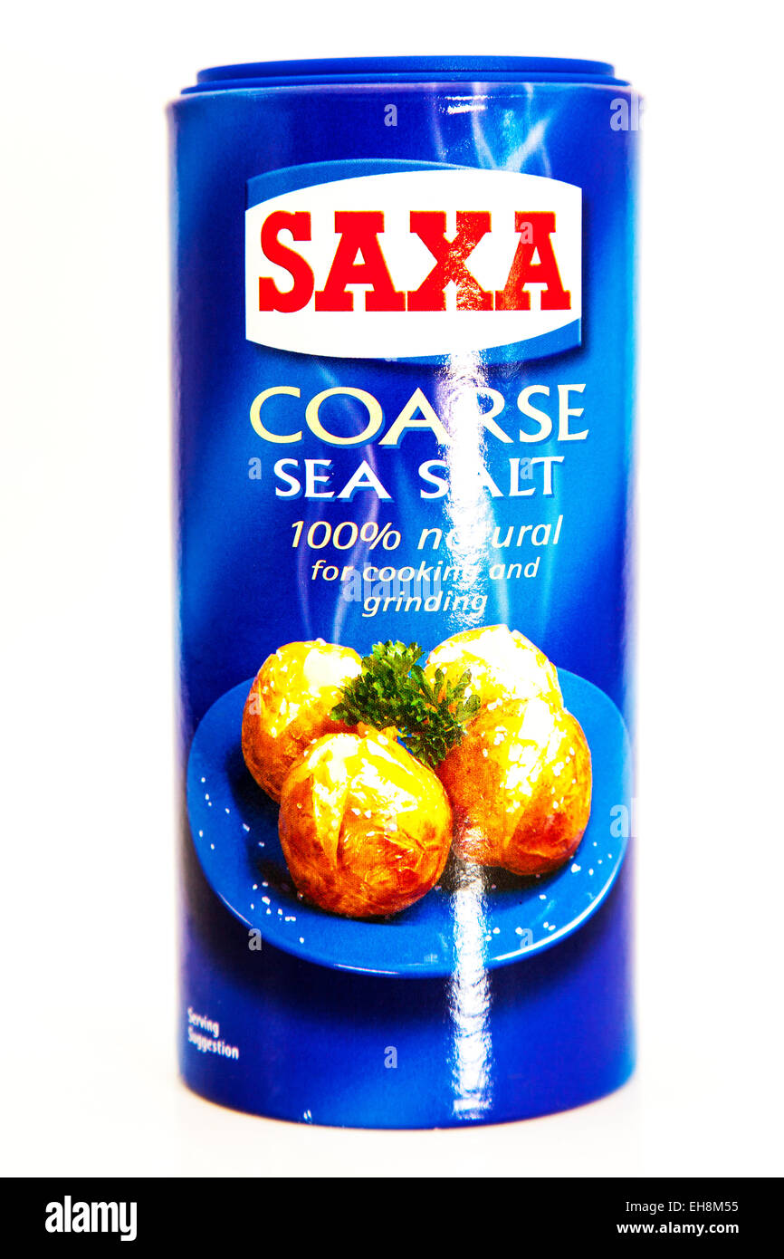 Sale marino grosso Saxa logo di cartone prodotto naturale ritaglio sfondo bianco copia spazio isolato Foto Stock