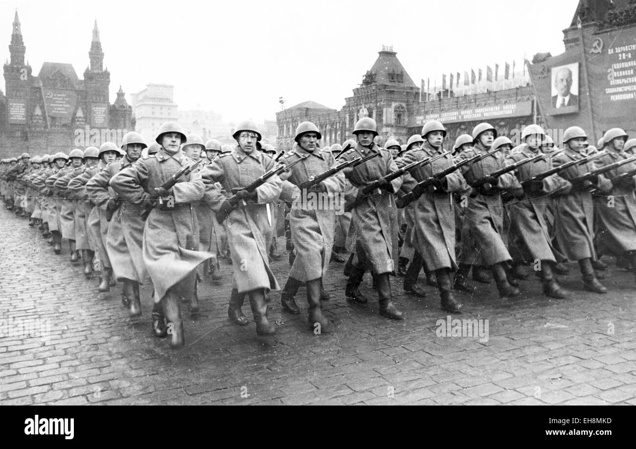 Mosca Victory Parade 24 Giugno 1945. I soldati sovietici marzo passato il Cremlino Foto Stock