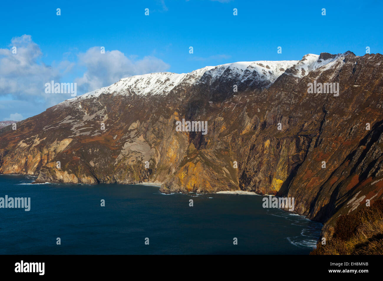 Slieve League scogliere sulla costa atlantica di Donegal, Irlanda, sulla Wild Atlantic modo. A 601m, questi scogli sono tre volte Foto Stock