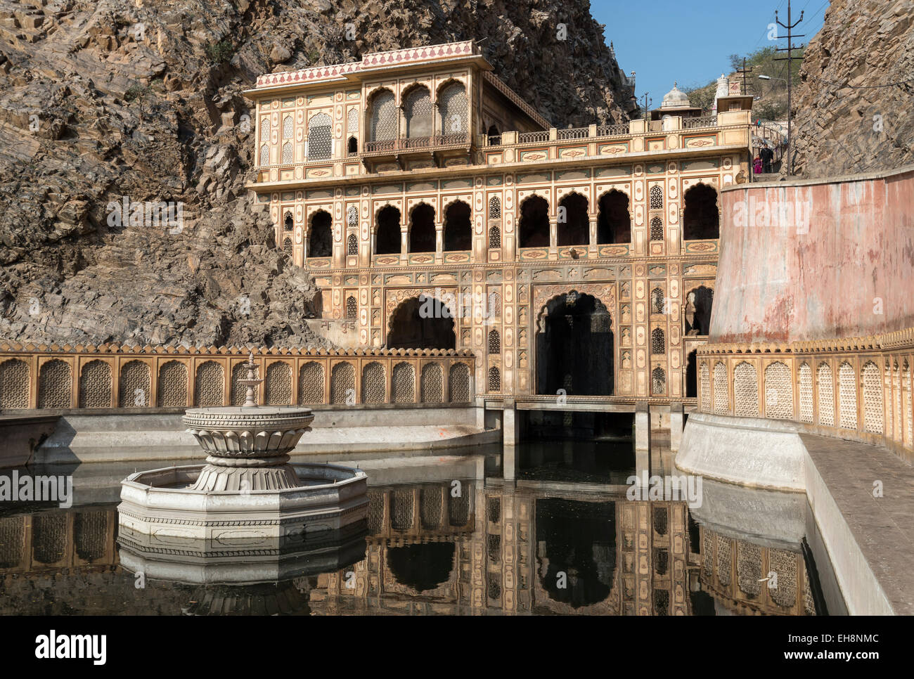 Serbatoio acqua a Monkey Temple (Galta Ji), Jaipur, Rajasthan, India Foto Stock