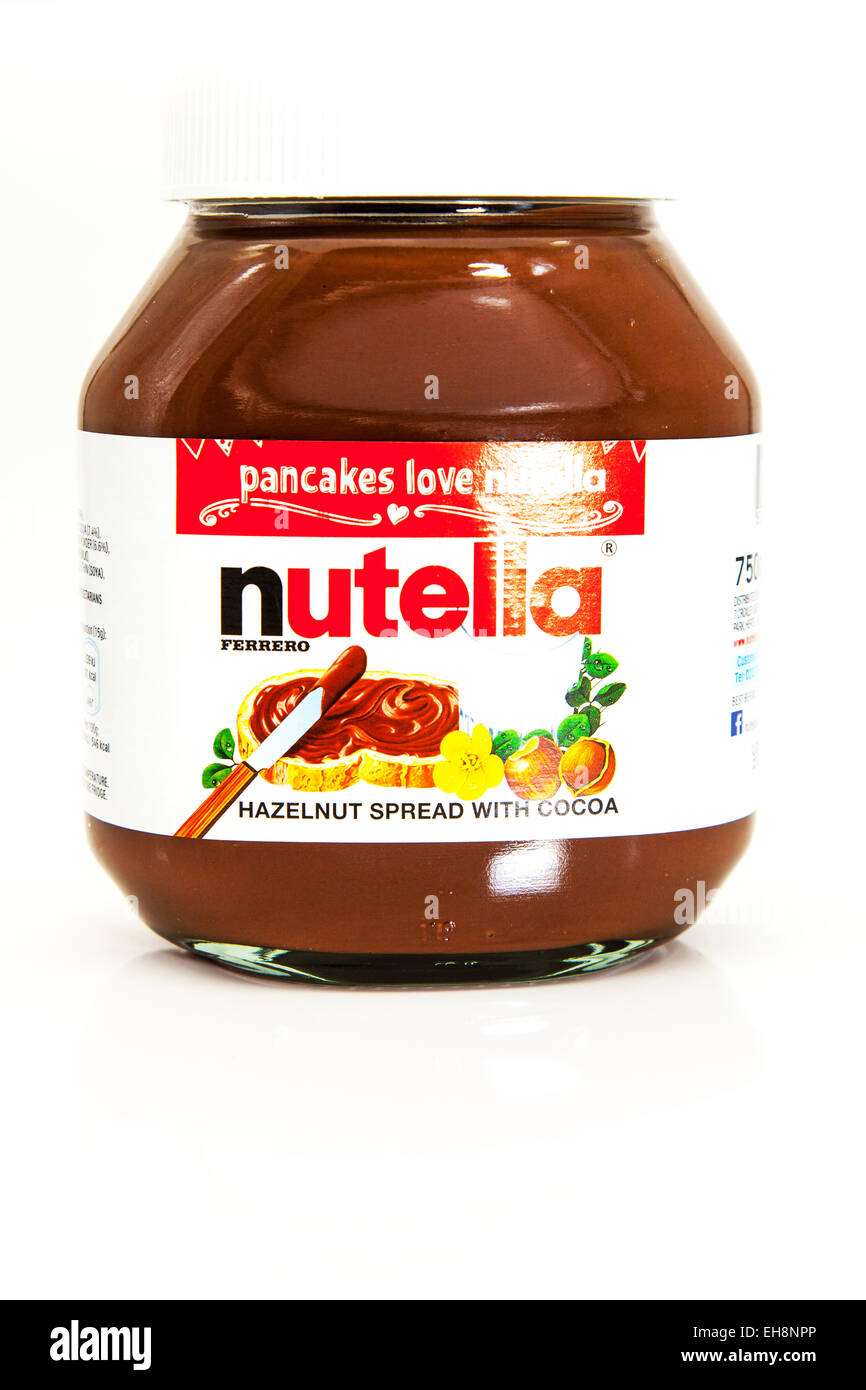 La Nutella noccioletta logo vaso contenitore di prodotto alimentare  ritaglio bambini sfondo bianco copia spazio isolato Foto stock - Alamy