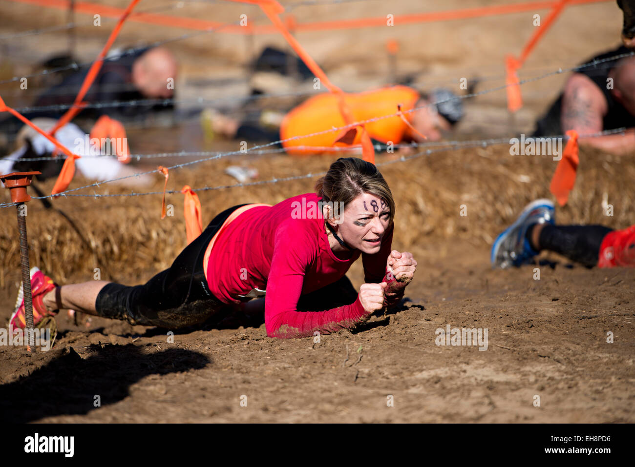 I partecipanti competono nella dura Mudder evento, noto come il premier ostacolo corso serie nel mondo di Milton, Florida Foto Stock