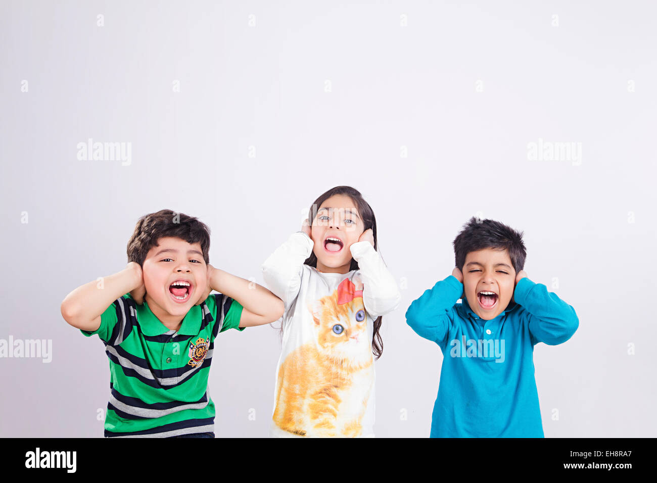 3 bambini indiani amici gridando irritazione Foto Stock
