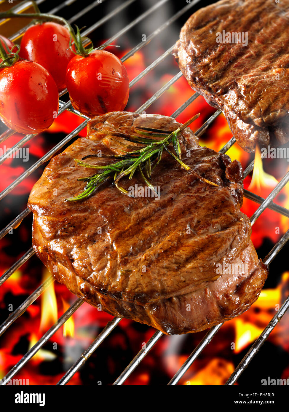 Bistecca di barbecue per la cottura a fiamma barbecue Foto Stock