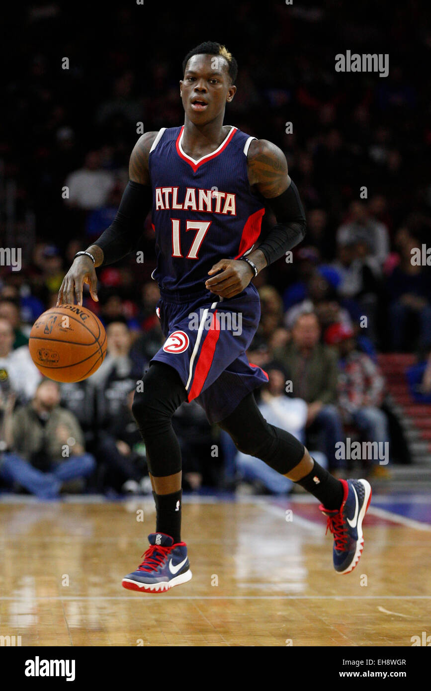 7 marzo 2015: Atlanta Hawks guard Dennis Schroder (17) in azione durante il gioco NBA tra Atlanta Hawks e la Philadelphia 76ers presso la Wells Fargo Center di Philadelphia, Pennsylvania. La Filadelfia 76ers ha vinto 92-84. Foto Stock