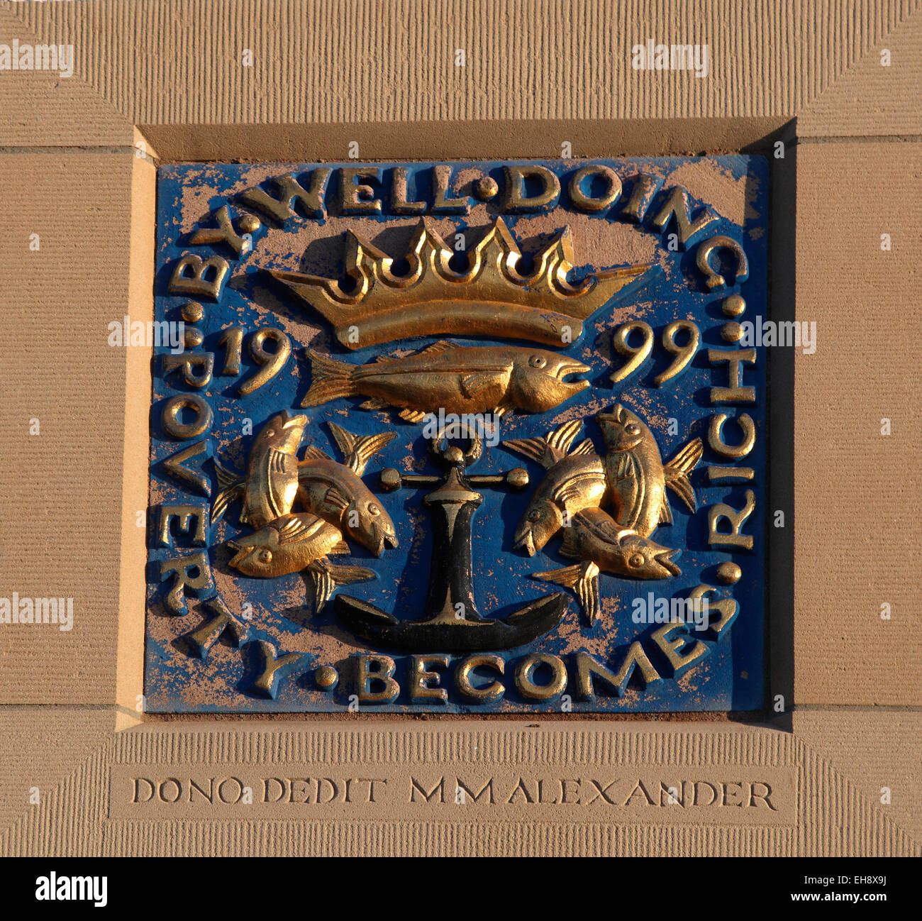 Una lapide commemorativa sul muro della pesca scozzese Museum di Anstruther. Foto Stock