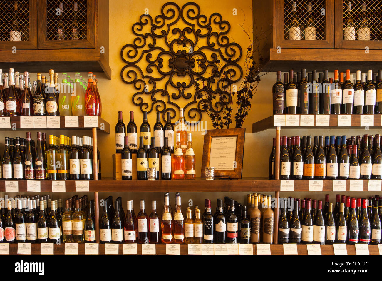 Selezione di vini presso le Cantine Corktree Wine Bar & Bistro, Carpinteria, California Foto Stock