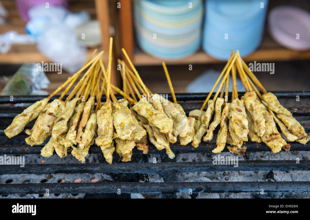 Pollo di carne di maiale / Satay stallo in Chiang Mai. Foto Stock