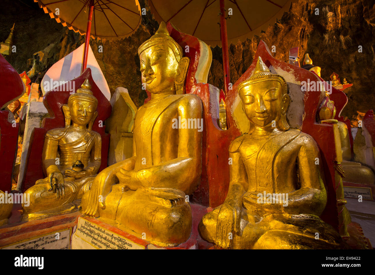 Oro 8000 Statue di Buddha in grotte di Pindaya, Myanmar Foto Stock