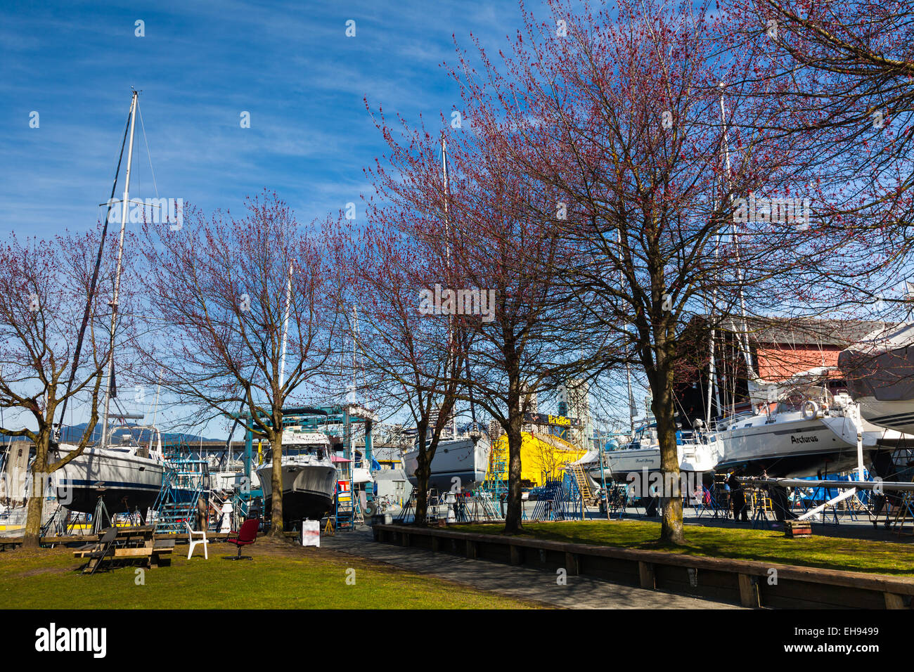 In primavera la manutenzione in barca all'Isola di Granville Boat Yard, Vancouver Foto Stock