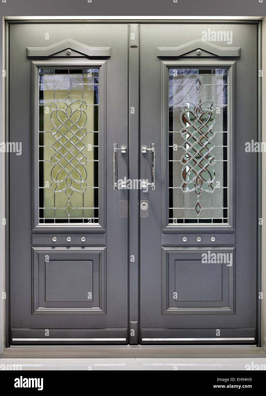 Anteriore in alluminio metallico della porta d'ingresso Foto Stock