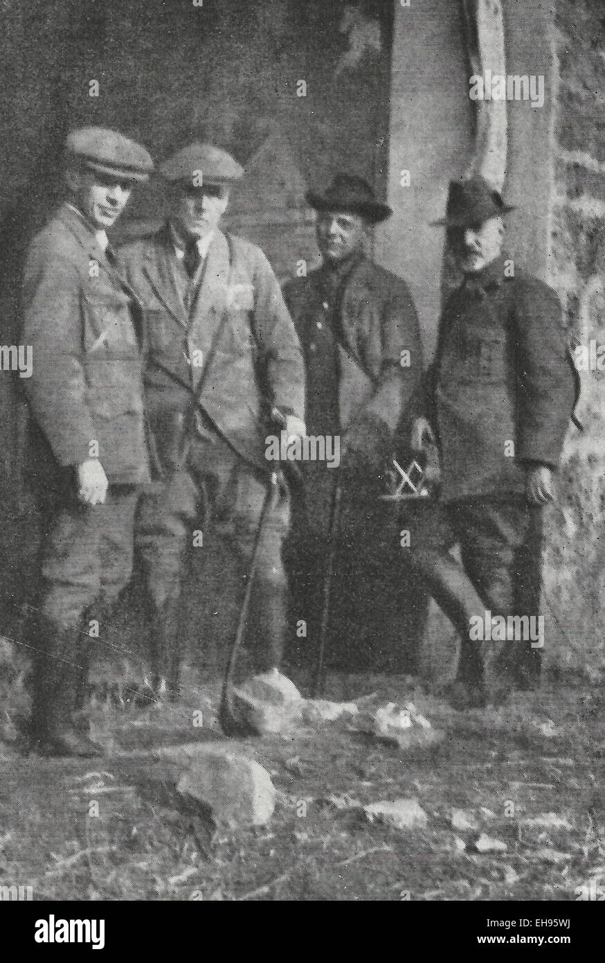 Guerra americana corrispondenti al fronte francese in Serbia John McCutcheon, Richard Harding Davis, John Bass, James H. Lepre, 1916 Foto Stock