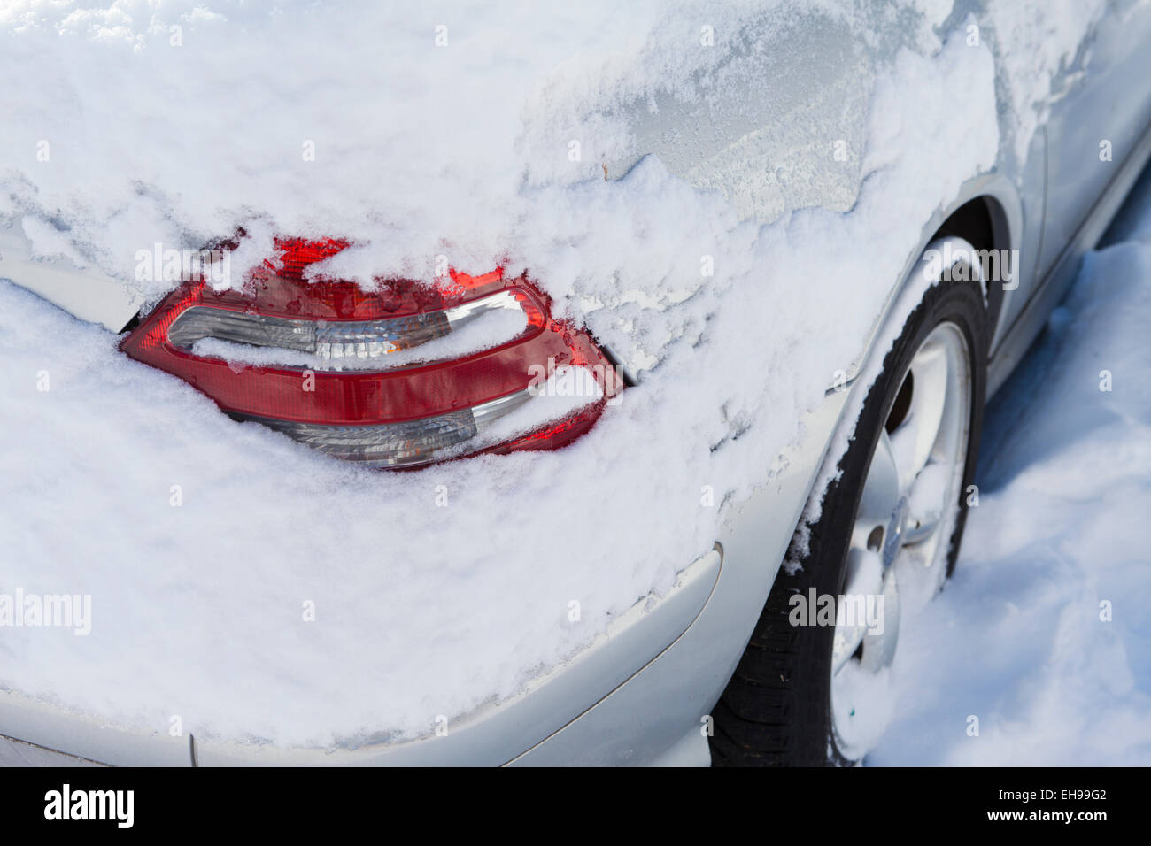 Neve su auto luce di coda - Virginia STATI UNITI D'AMERICA Foto Stock