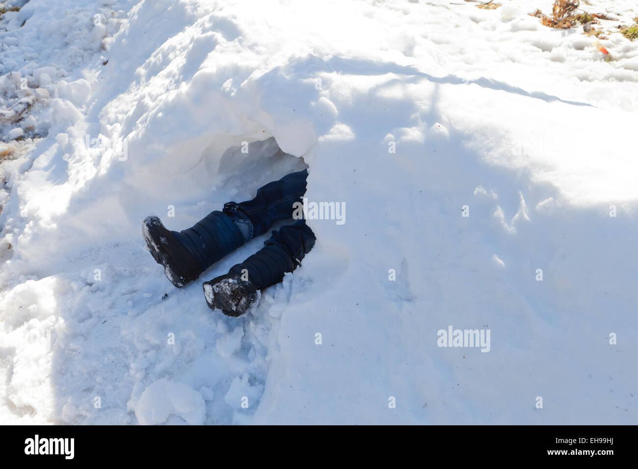 Bambini che giocano nel tunnel di neve - USA Foto Stock