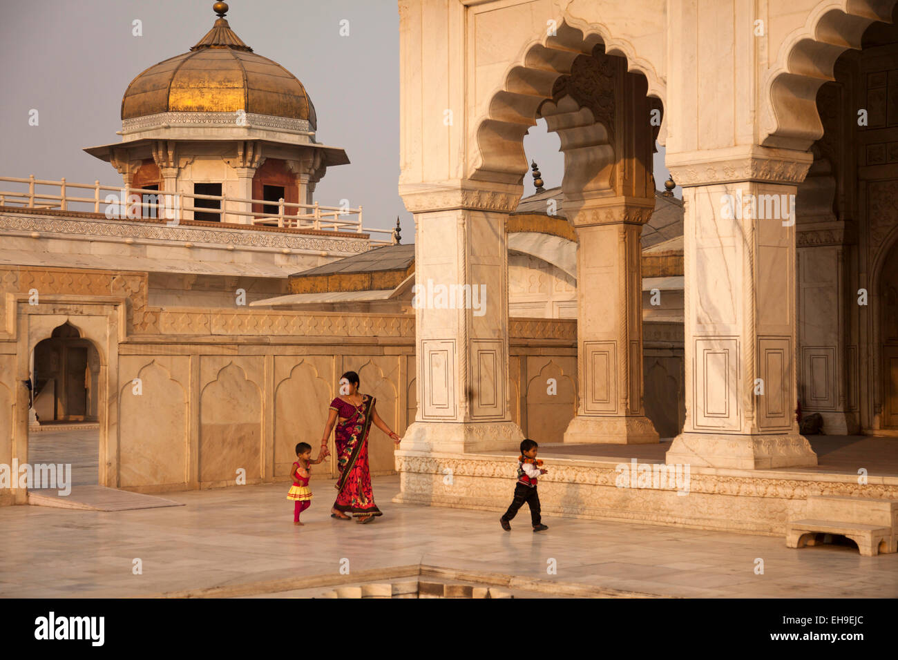 Cortile nel Red Fort, Agra, Uttar Pradesh, India Foto Stock