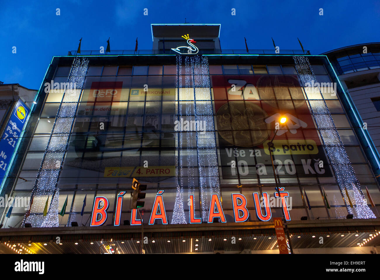 Bila Labut (White Swan) shopping centre, Praga, Repubblica Ceca, Europa Foto Stock