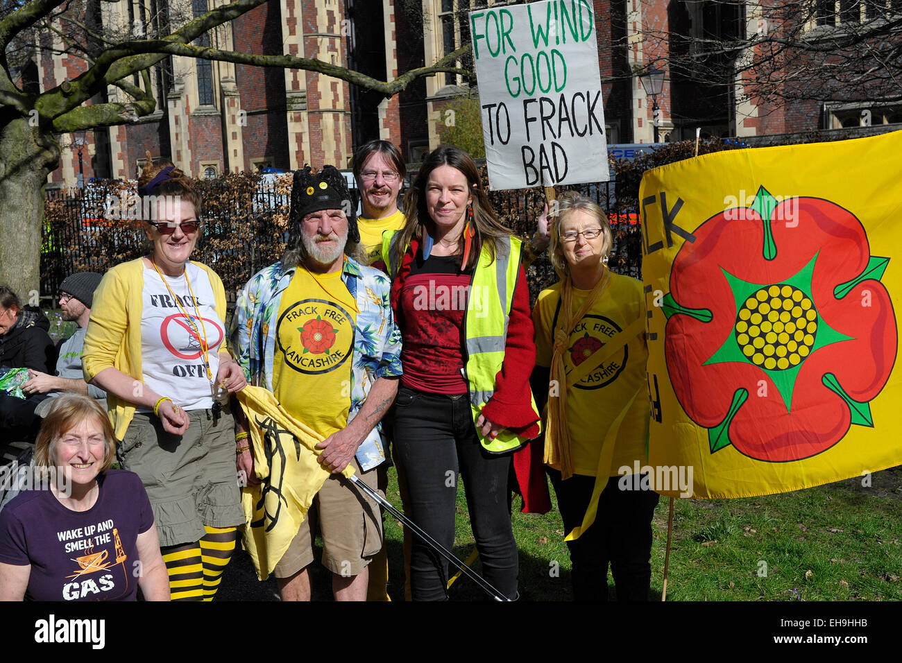 Anti-Fracking manifestanti che partecipano a una manifestazione contro il cambiamento climatico. Foto Stock