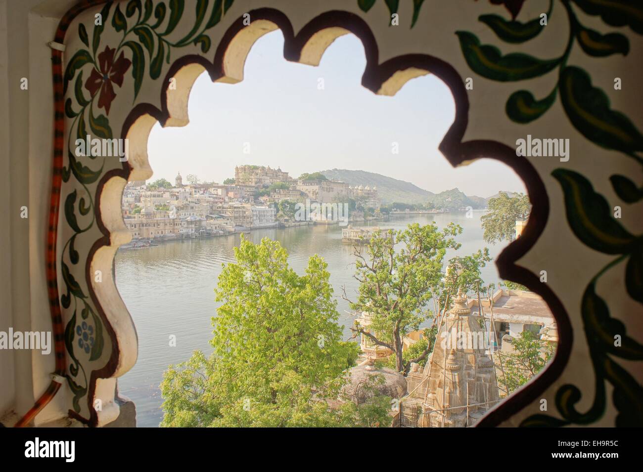 Udaipur city palace al lago Pichola, Udaipur, Rajasthan, India Foto Stock