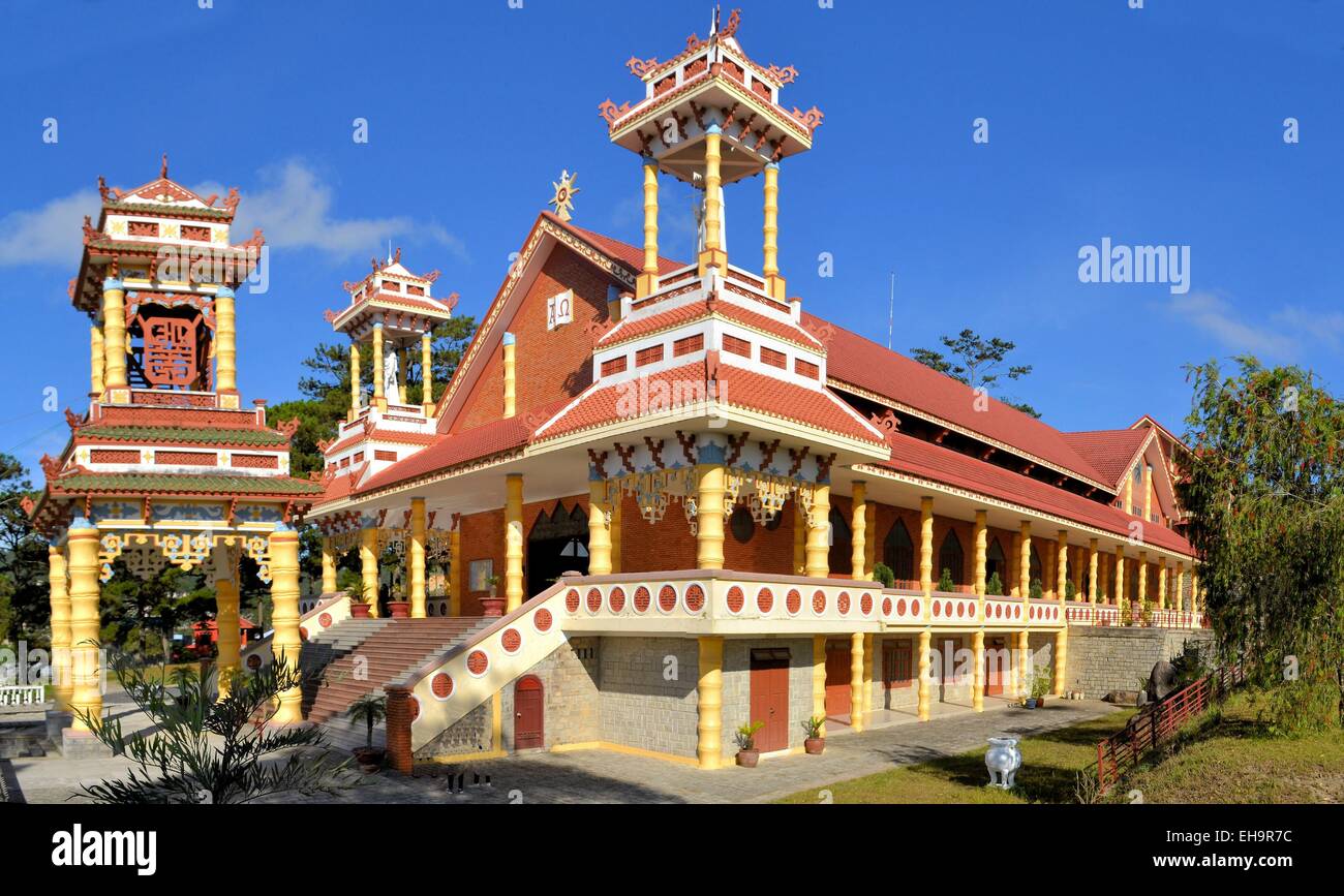 La Chiesa Cattolica Cinese con architettura templare di Dalat, Vietnam Foto Stock