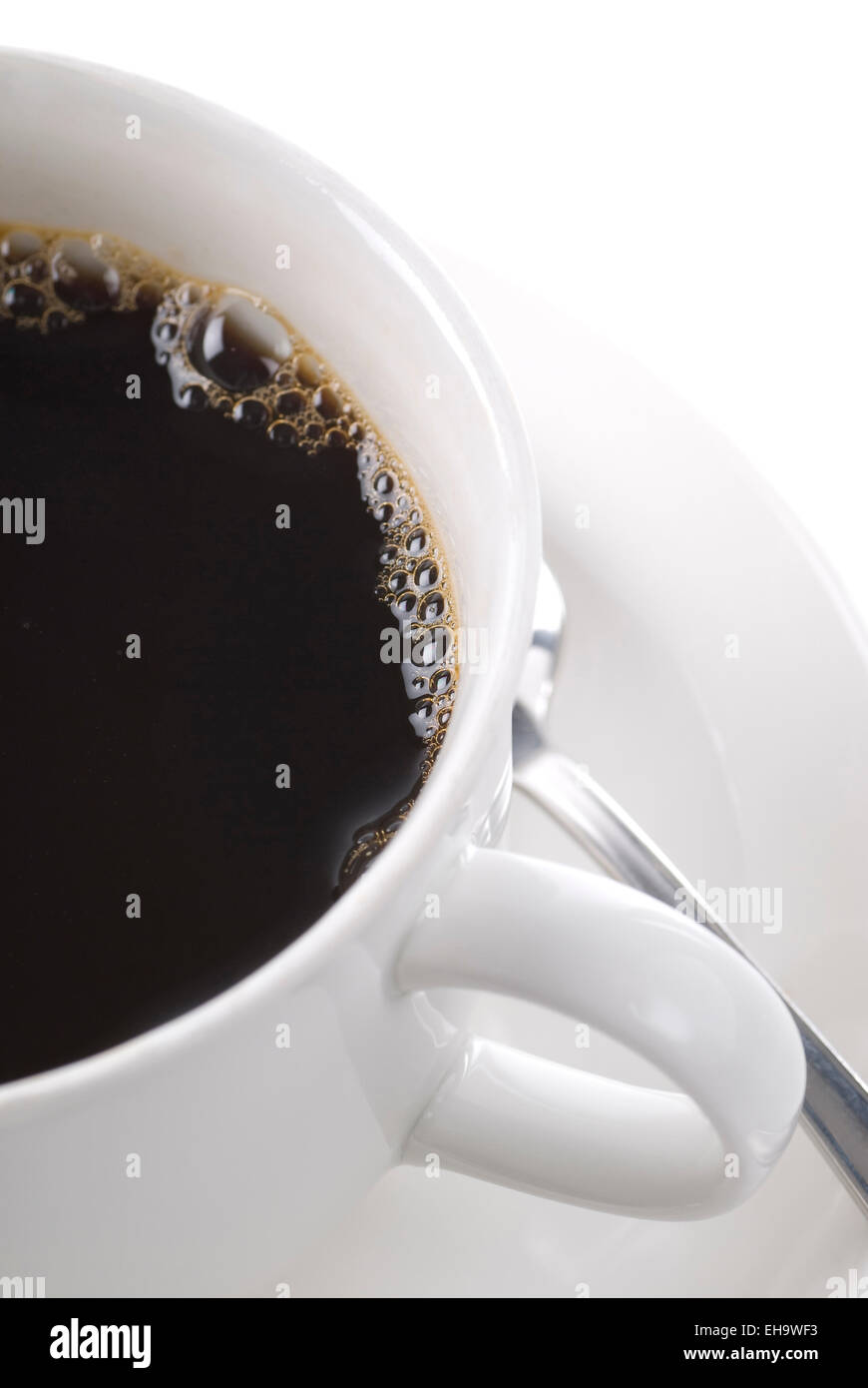 Una tazza di caffè nero con bolle. Foto Stock