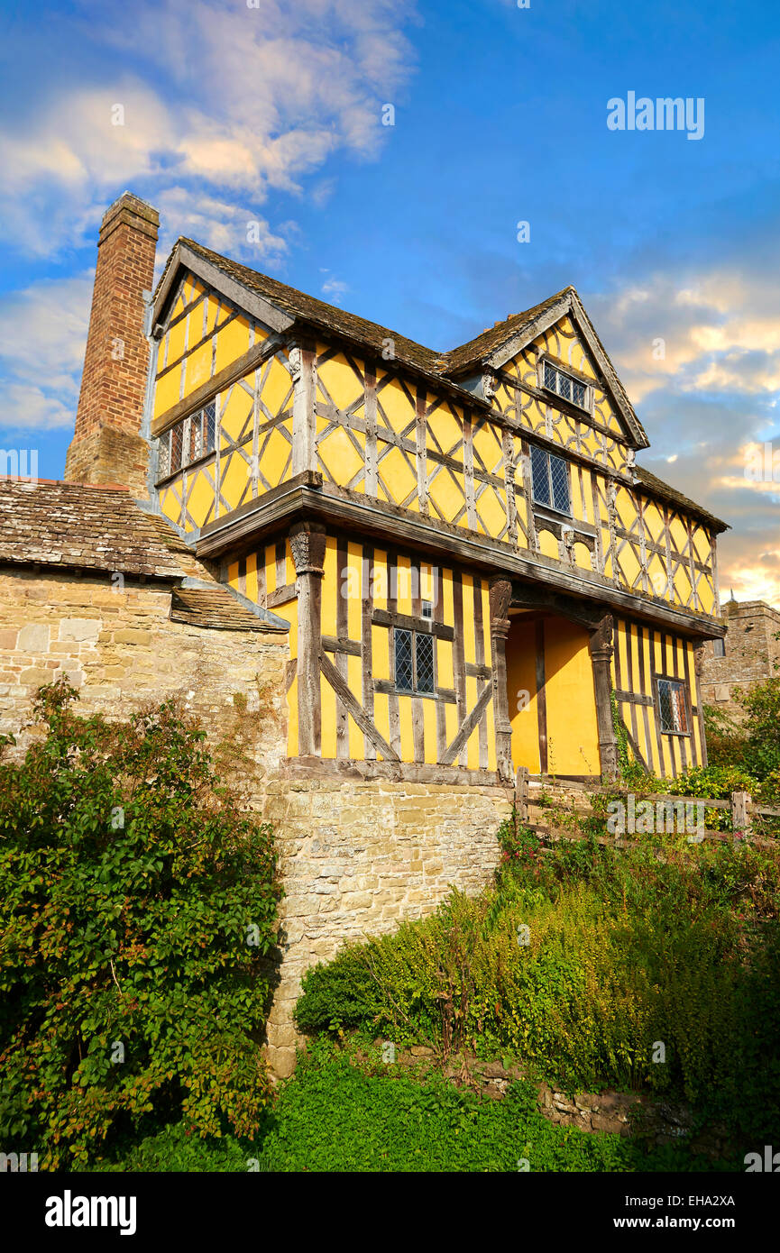 Il graticcio casa di gate di Stokesay Castle, Shropshire, Inghilterra Foto Stock