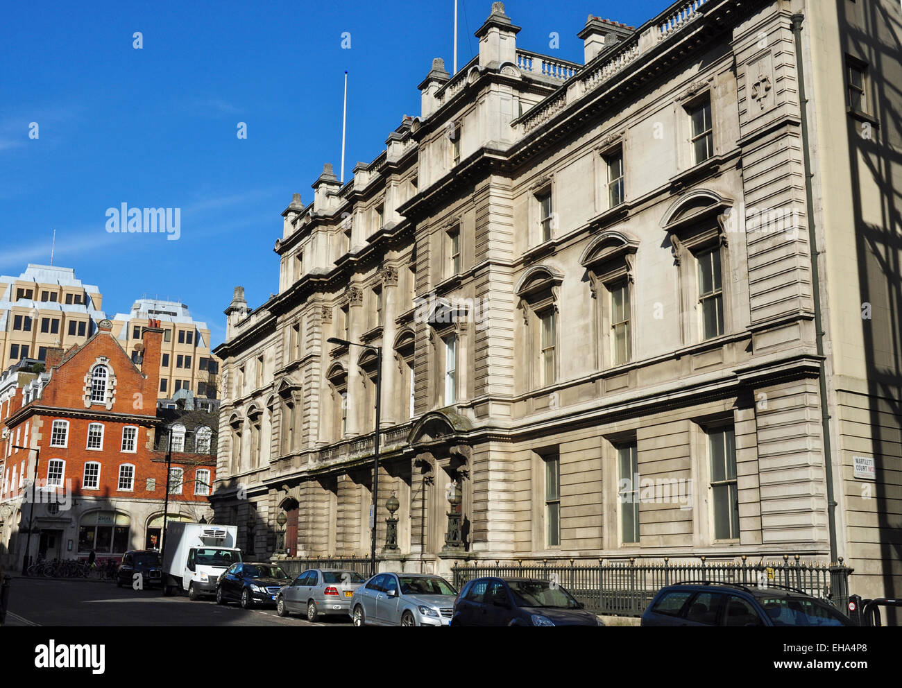 La vecchia strada di prua a una stazione di polizia e di magistrati' Court, Londra, Inghilterra, Regno Unito Foto Stock
