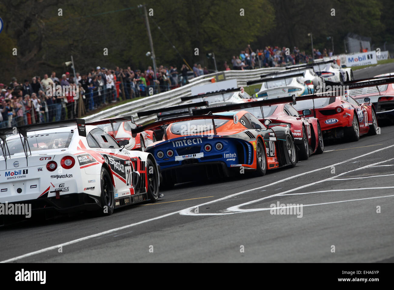 La griglia alla partenza della gara nel 2014 Campionato British GT ad Oulton Park, Cheshire Foto Stock