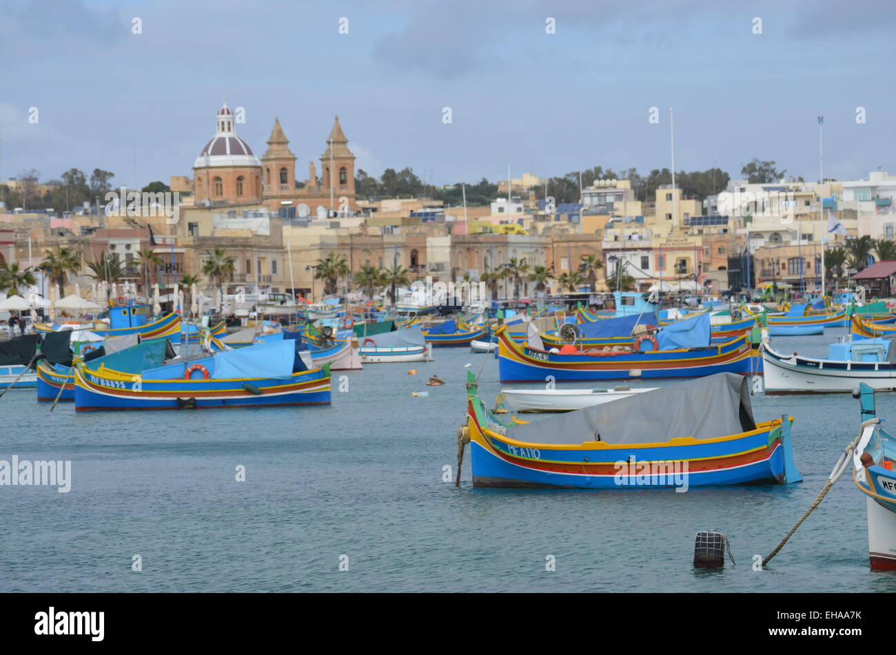 Malta,Marsaxlokk(pro.Marsa-shlock),un villaggio di pescatori che si trova appena a sud di La Valletta.Oltre a essere fotogenico vi hasgoodrestaurants Foto Stock