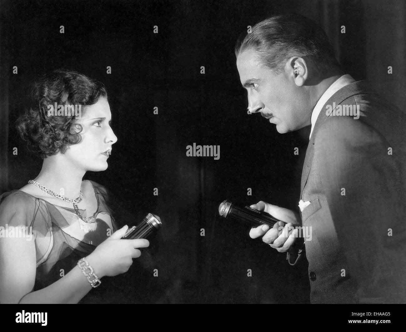 Evelyn Brent, Paul Lukas, sul set del film "leggermente Scarlet', 1930 Foto Stock