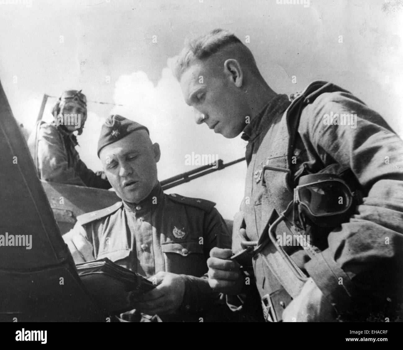 GLINKA FRATELLI aria sovietica aces Boris Glinka (centro) e fratello Dimitry Glinka a destra circa 1943 Foto Stock