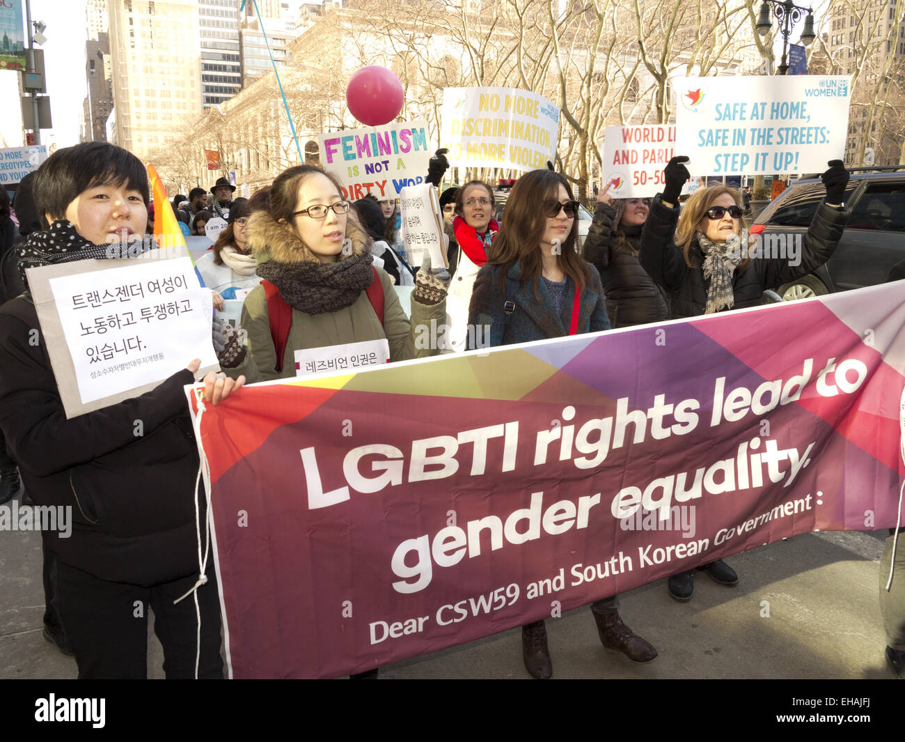 La Giornata internazionale della donna marzo per la parità tra i sessi e dei diritti delle donne, NYC, 8 marzo 2015. Foto Stock