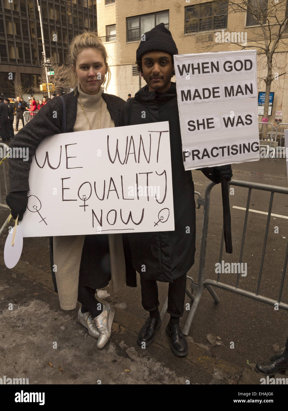 La Giornata internazionale della donna marzo per la parità tra i sessi e dei diritti delle donne, NYC, 8 marzo 2015. Foto Stock