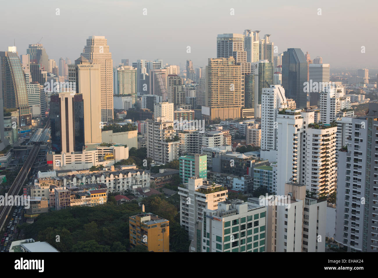 Bangkok skyline della città durante il tramonto. Foto Stock