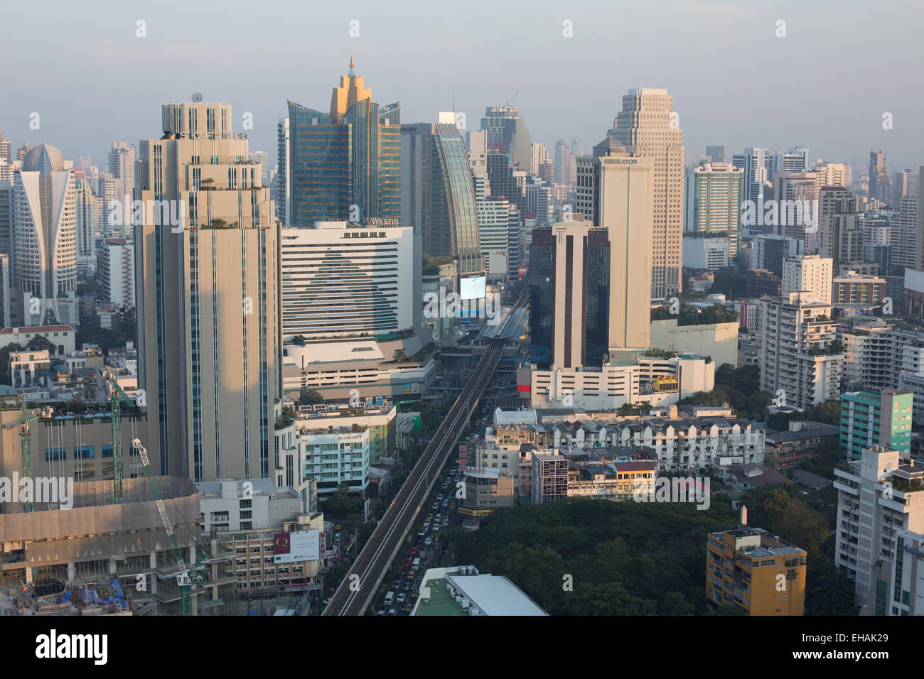 Bangkok skyline della città durante il tramonto. Foto Stock