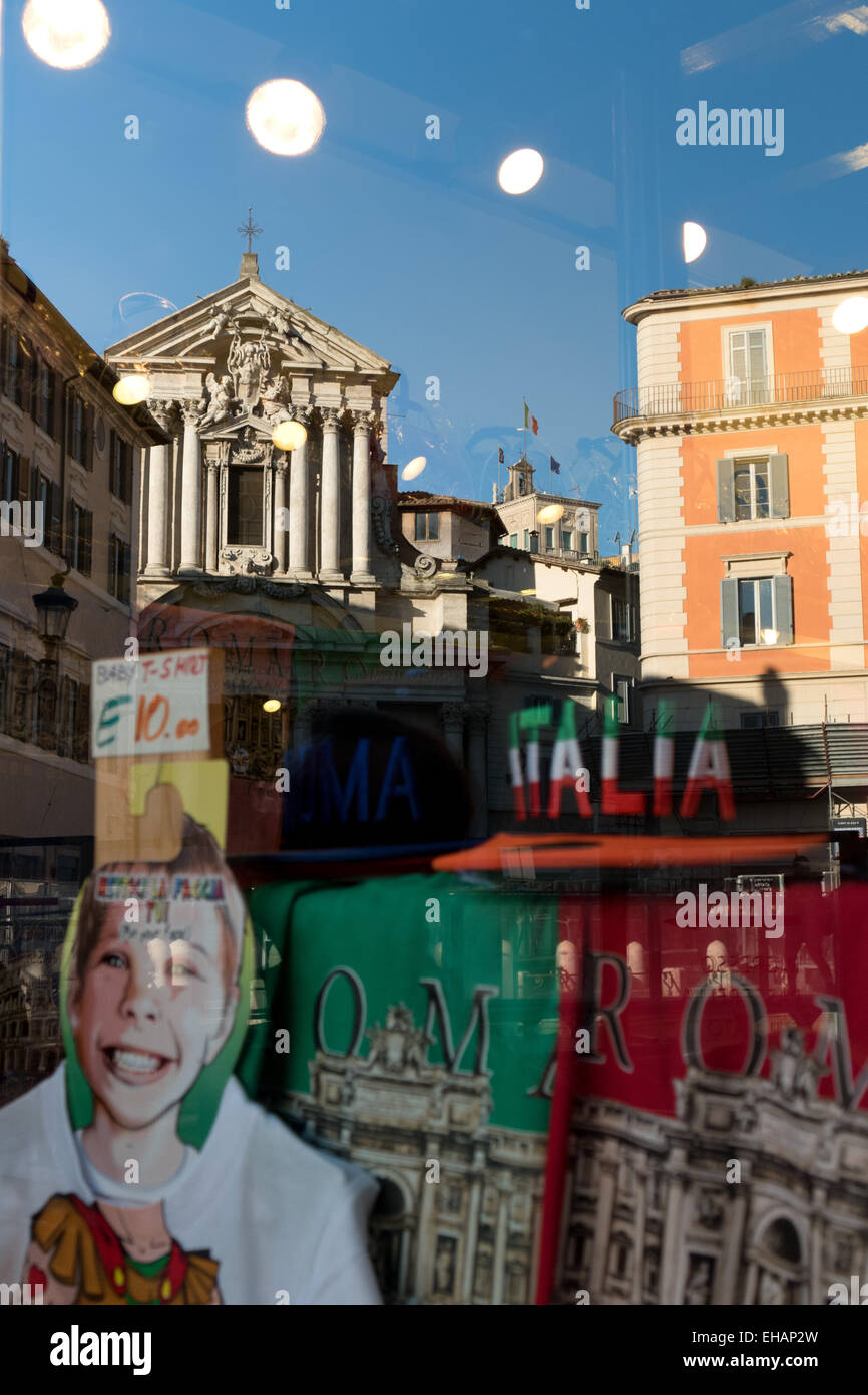 Un monumento alla riflessione in vetrina. Roma, Italia, Italia, città italiana Foto Stock
