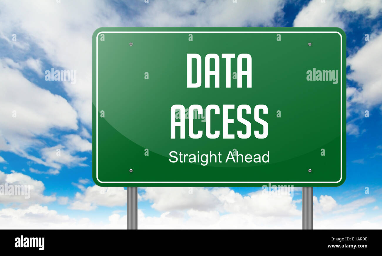 Autostrada palina con accesso ai dati di testo su sfondo cielo, Foto Stock