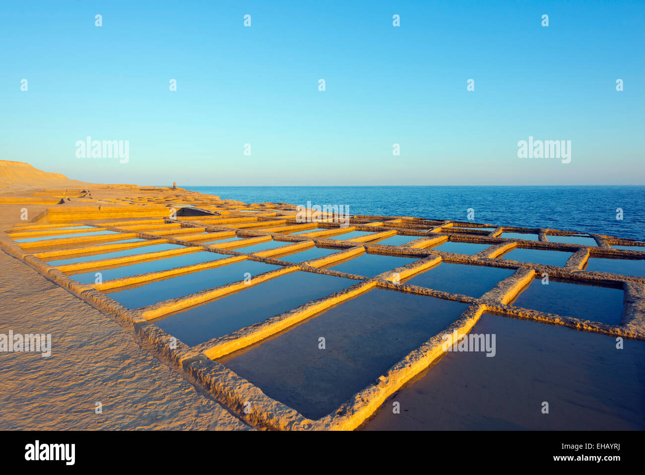 L' Europa mediterranea, Malta, Gozo Island, saline a Xwejni Bay Foto Stock