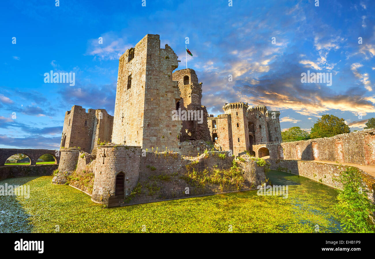 Rovine del medievale castello di Raglan (gallese: Castell Rhaglan) Monmothshire, Galles. Foto Stock