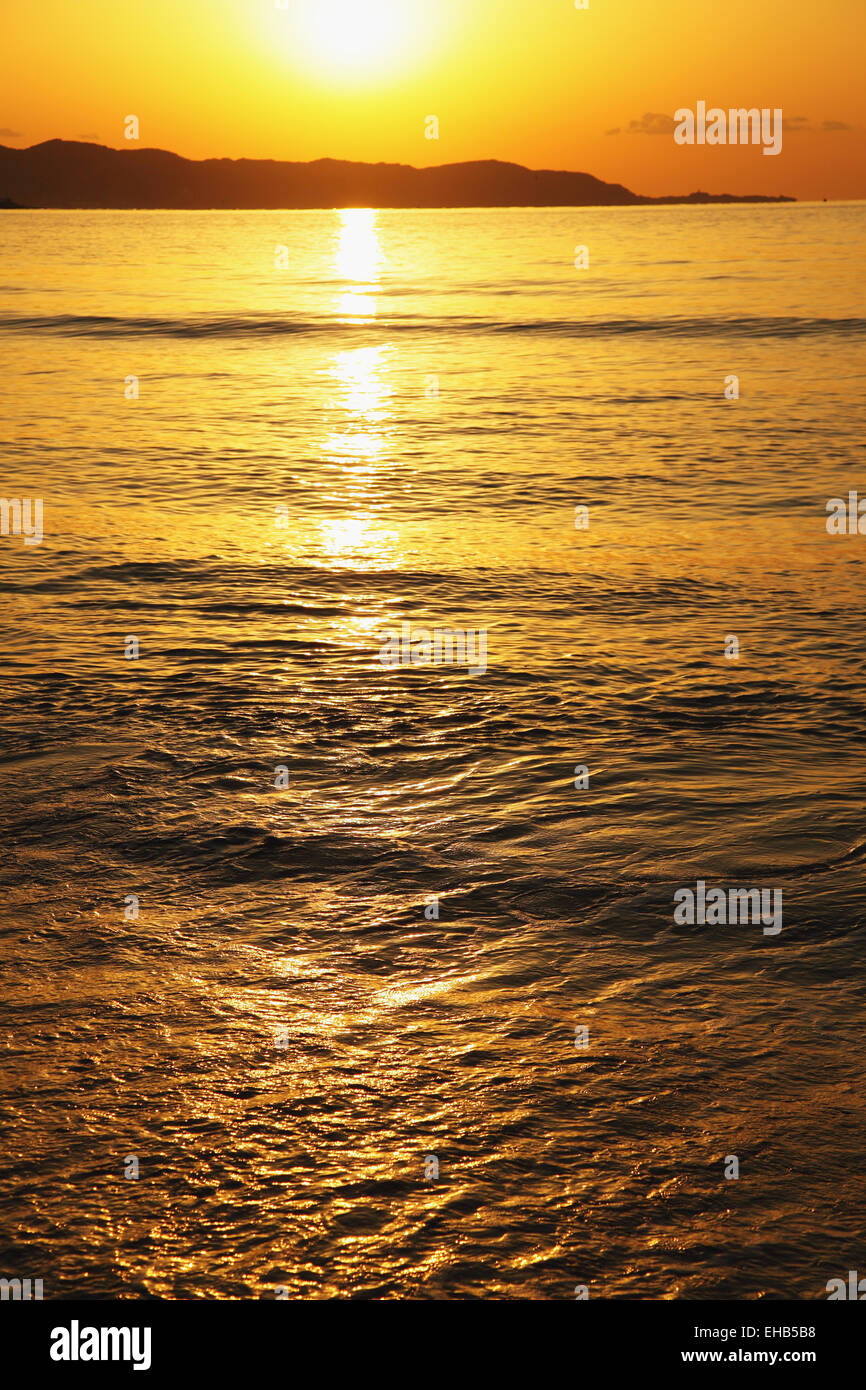 Mare al tramonto, nella prefettura di Chiba, Giappone Foto Stock