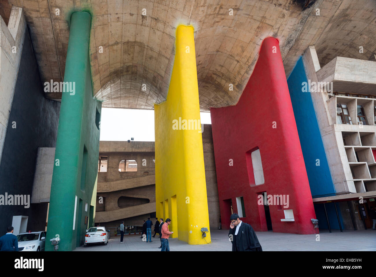 L Alta Corte di Chandigarh progettata dall'architetto Le Corbusier Foto Stock