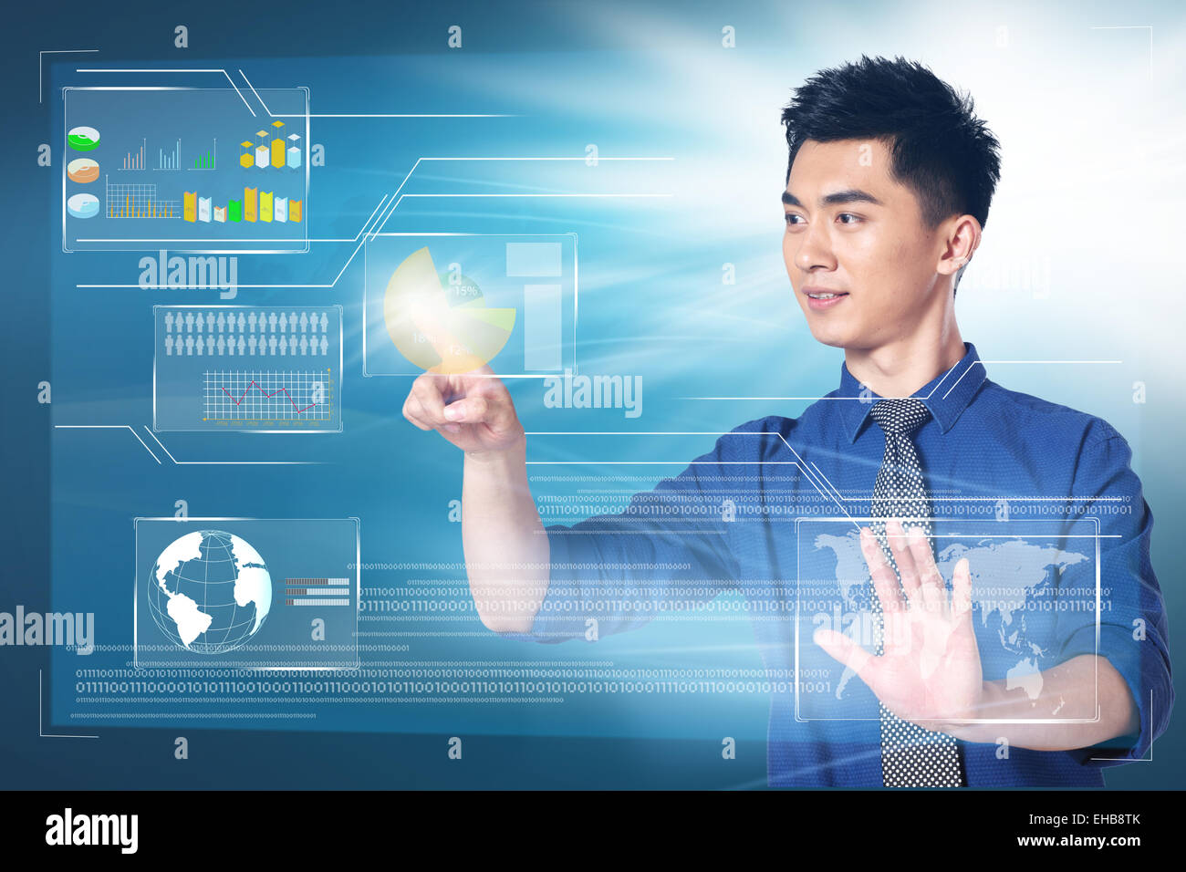 Eastern business man facendo analisi dei dati Foto Stock