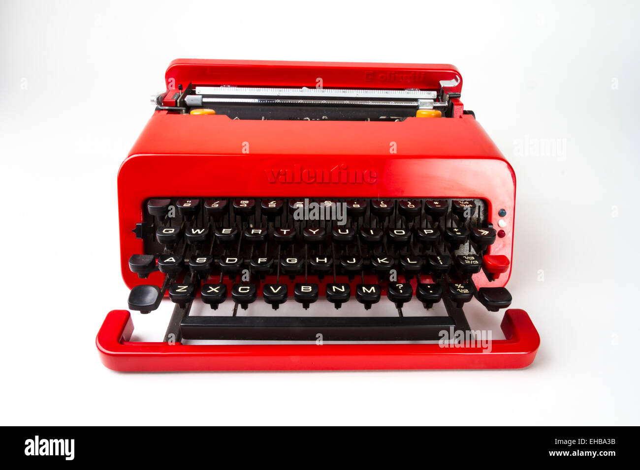 1969 Olivetti Valentine macchina da scrivere portatile progettato da  Ettoire Sottsass Foto stock - Alamy